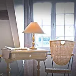 מלון Hoeve De Plei 2*